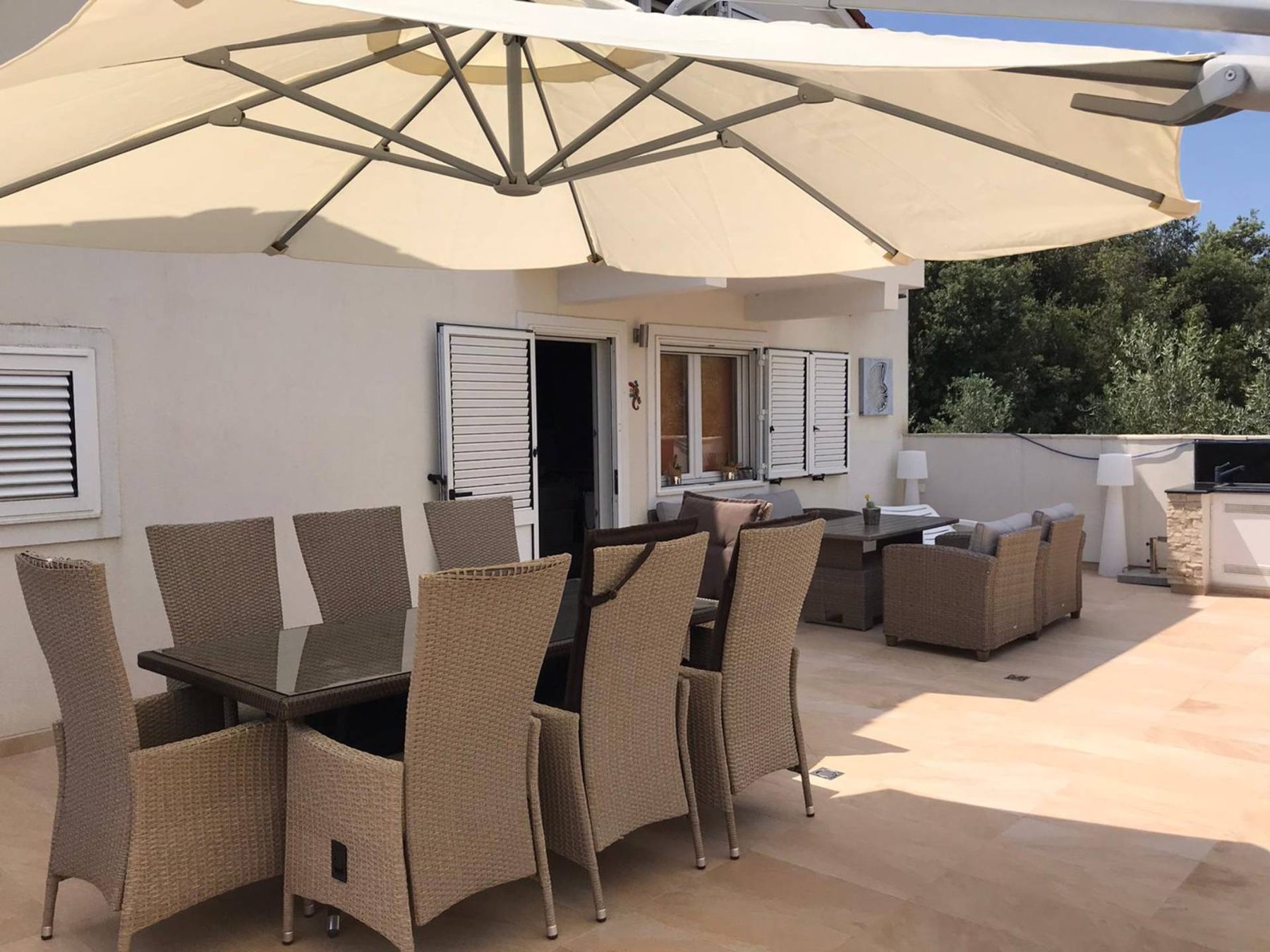 Terrasse mit Essbereich am Ferienhaus Injic